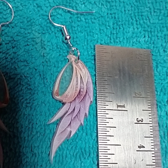 Purple gold acrylic feather wire dangle earrings - Picture 3 of 3